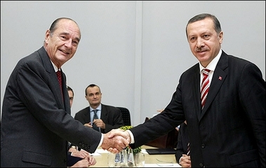 Chirac défend auprès d’Erdogan le gel partiel des négociations d’adhésion