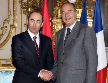 Compte-rendu de l’entretien de M. Jacques CHIRAC avec le président de la République d’Arménie par le Palais de l’Elysée