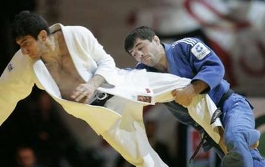 Armen Nazarian, offre une médaille d’or mondiale à l’Arménie