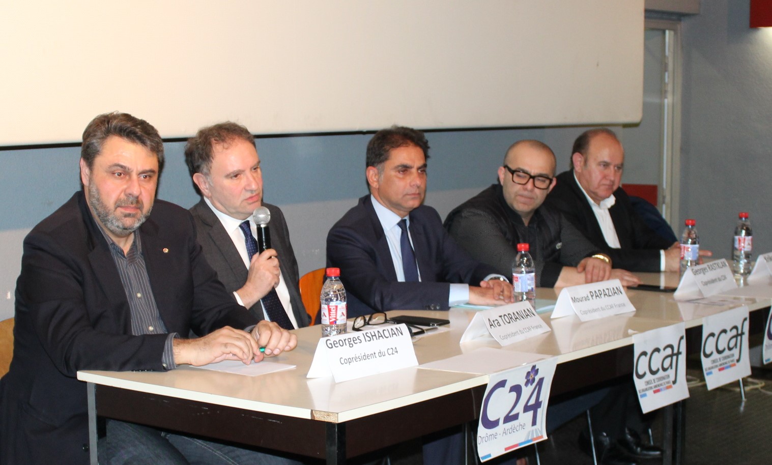 Le public était au rendez-vous de la conférence-débat des coprésidents du CCAF, Ara Toranian et Mourad Papazian à Valence (Drôme)