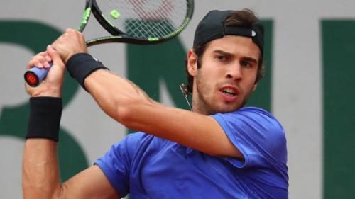 Karen Khachanov se fait peur, mais se qualifie pour le 3e tour