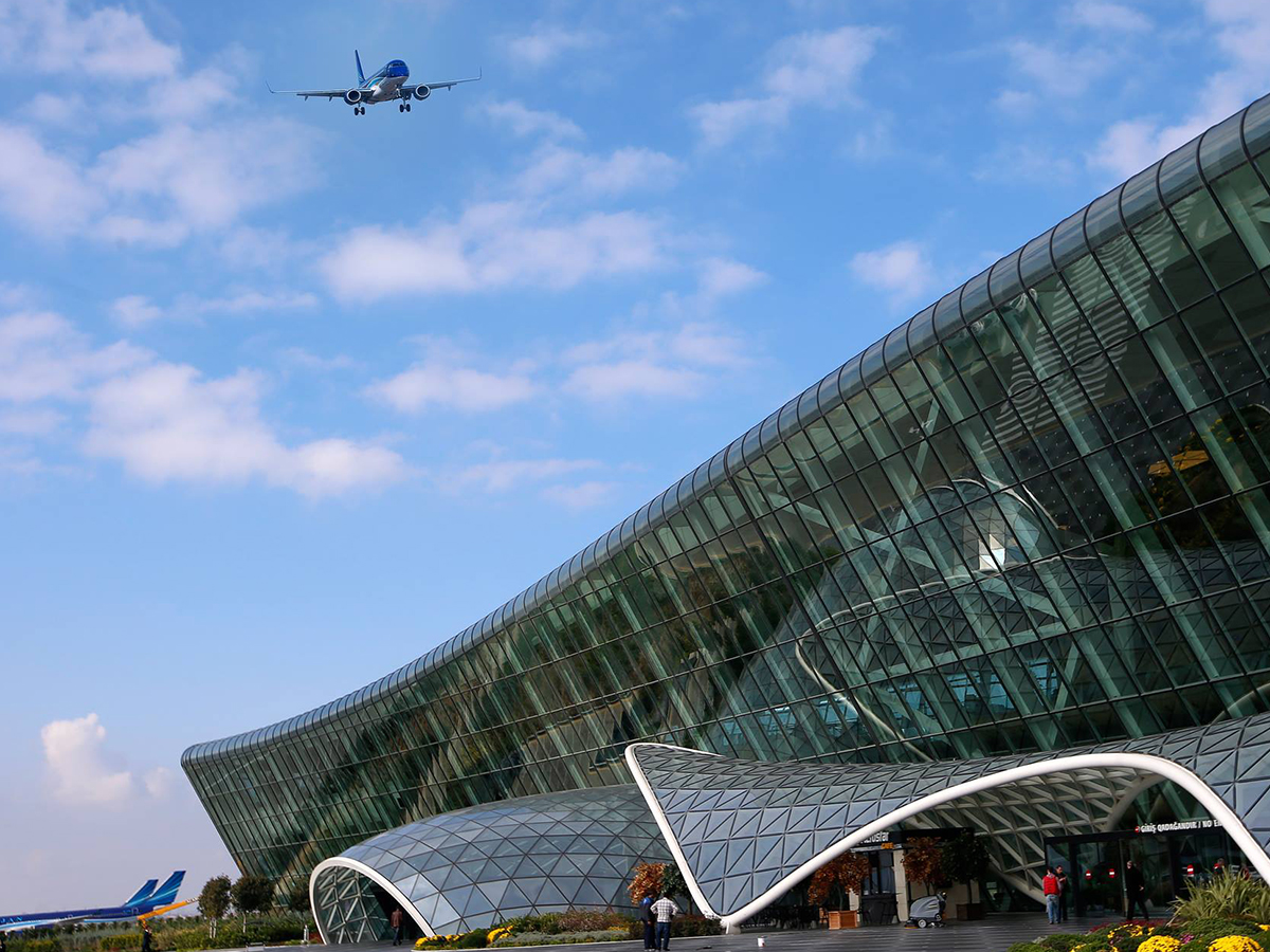 L’Azerbaïdjan refoule à l’aéroport de Bakou une dame de 81 ans venant de Saint-Pétersbourg pour cause de patronyme arménien…