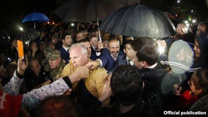 Bain de foule de N. Pachinian à Sotchi