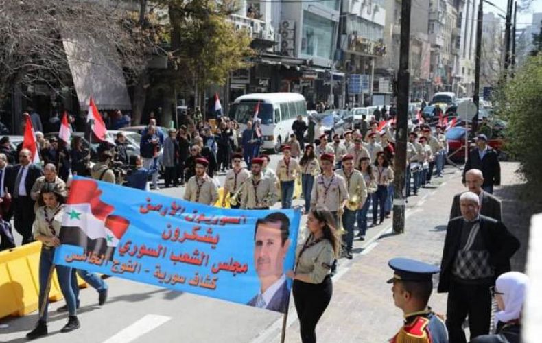 Les scouts Arméniens manifestent à Damas pour remercier le Parlement syrien pour sa reconnaissance du génocide des Arméniens