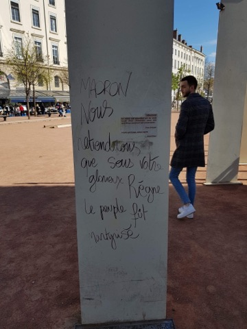 Le Conseil arménien condamne la « profanation » du mémorial de Lyon par des  anti-Macron