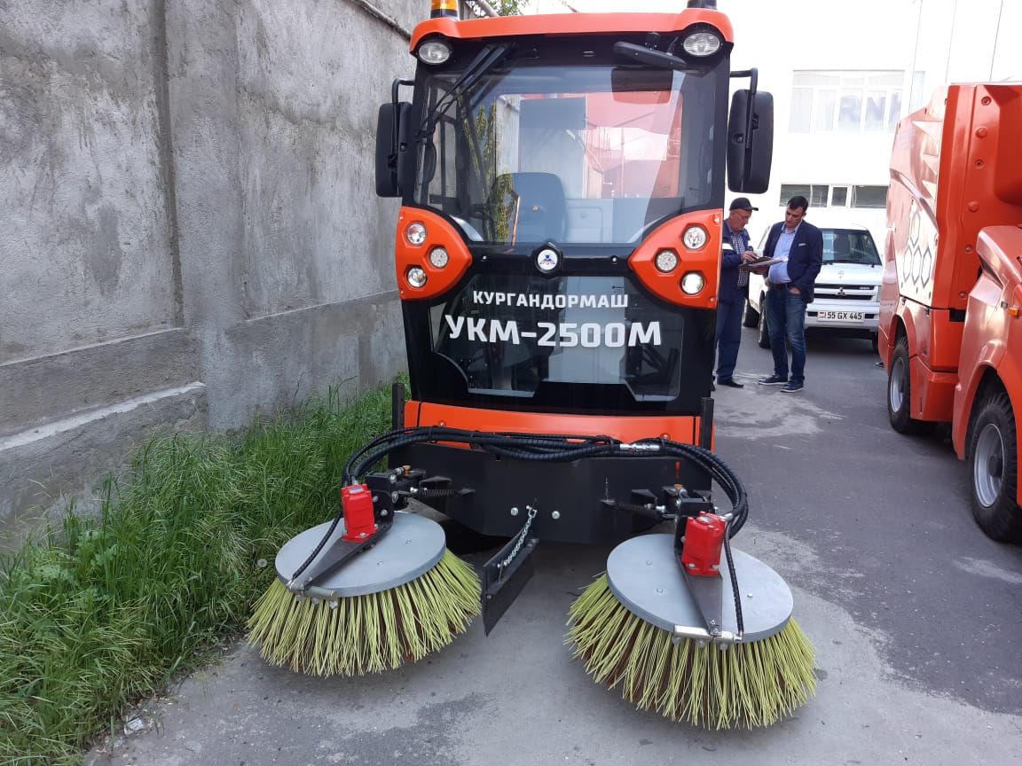 2 balayeuses offertes à la municipalité d’Erévan