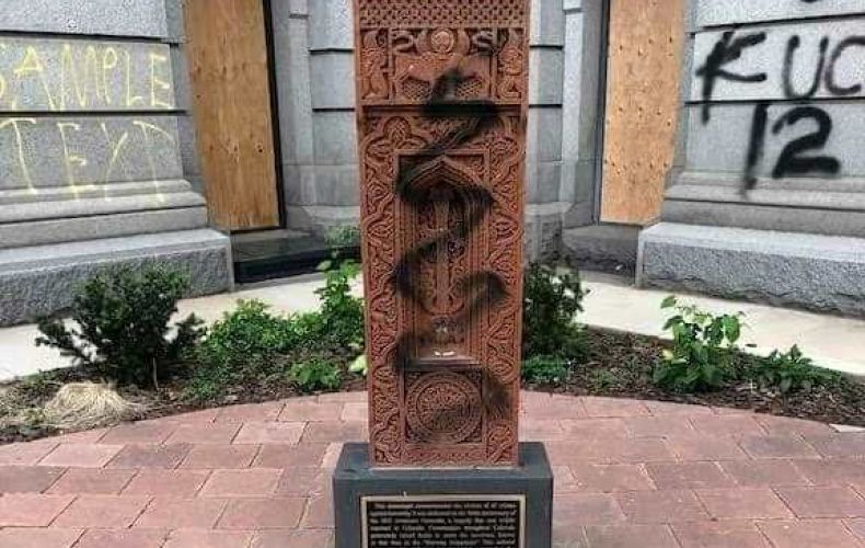 Le Khatchkar, croix de pierre arménienne de Denver (Etats-Unis) vandalisé