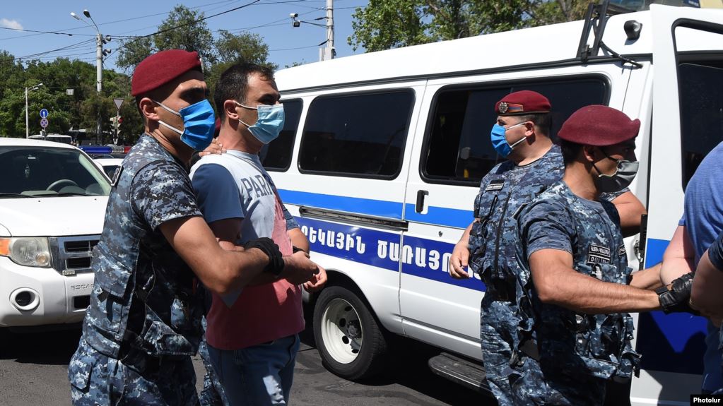 Arrestation d’une centaine de partisans de Tsarukian