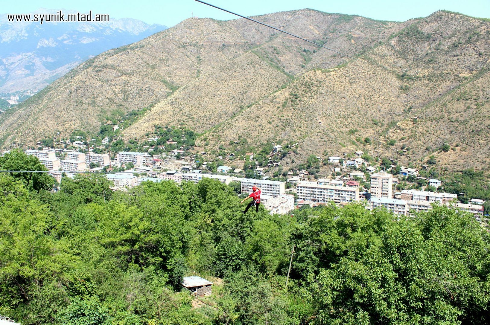 Le plus long zipline (tyrolienne) d’Arménie inauguré à Kapan au sud du pays