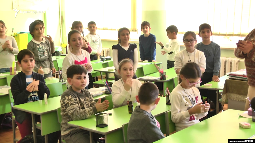 Les écoles rouvriront le 15 septembre