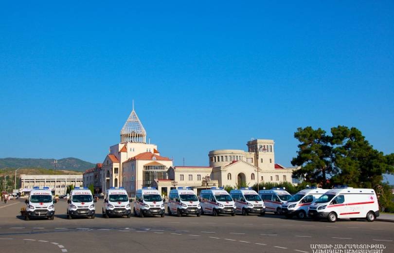 Les 7 ambulances et 3 véhicules médicalisés offertes par l’Arménie à l’Artsakh furent officiellement remis à Stepanakert