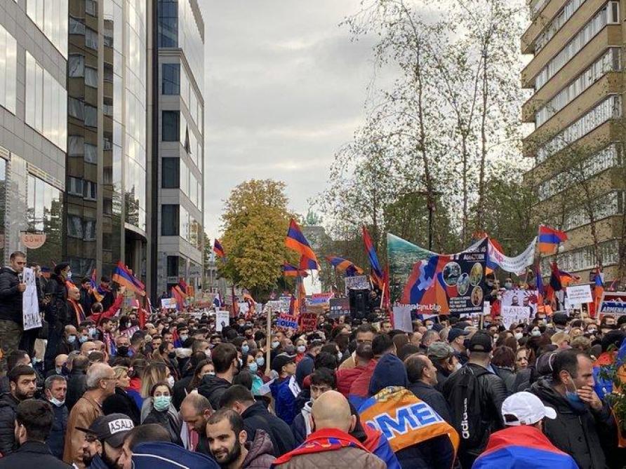 Plusieurs milliers d’Arméniens de Belgique protestent contre l’Azerbaïdjan