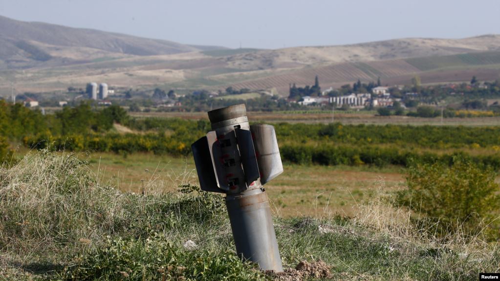 Les États-Unis «travaillent» pour arrêter les combats au Karabagh