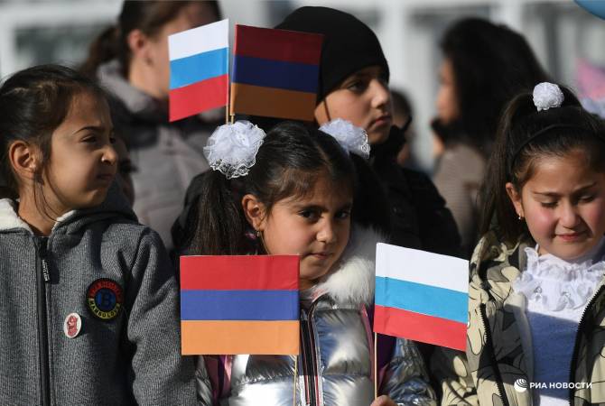 L’école Ashot Ghoulyan de Stepanakert a repris son activité avec 400 élèves dont une partie viennent de Chouchi et Hadrout