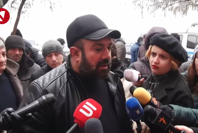 Les familles de soldats disparus manifestent devant le siège du gouvernement arménien à Erévan et désire rencontrer Nikol Pachinian