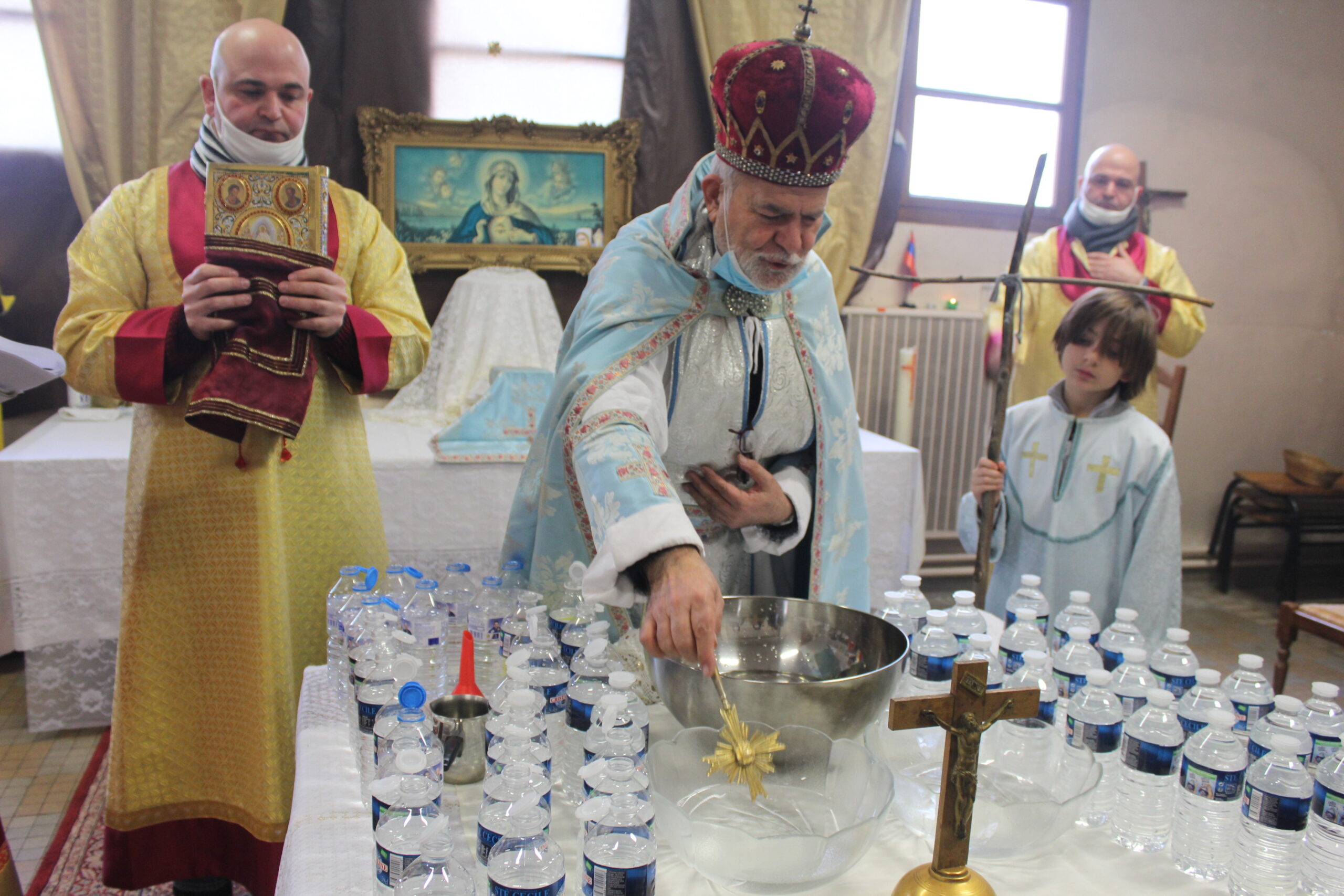 Bénédiction de l’eau à l’Eglise catholique arménienne de Valence par le vartabed Krikor Mikaélian