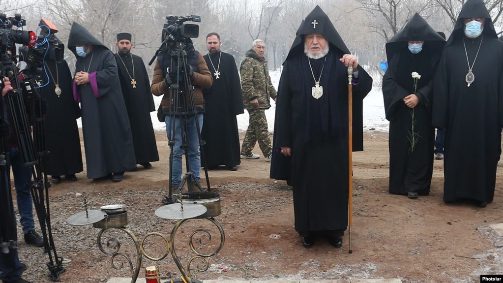 Le Catholicos Karekine II réitère son appel à la démission de Pachinian