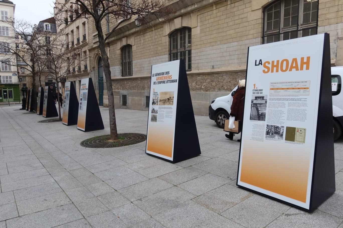 Exposition en extérieur sur les génocides du XXe siècle