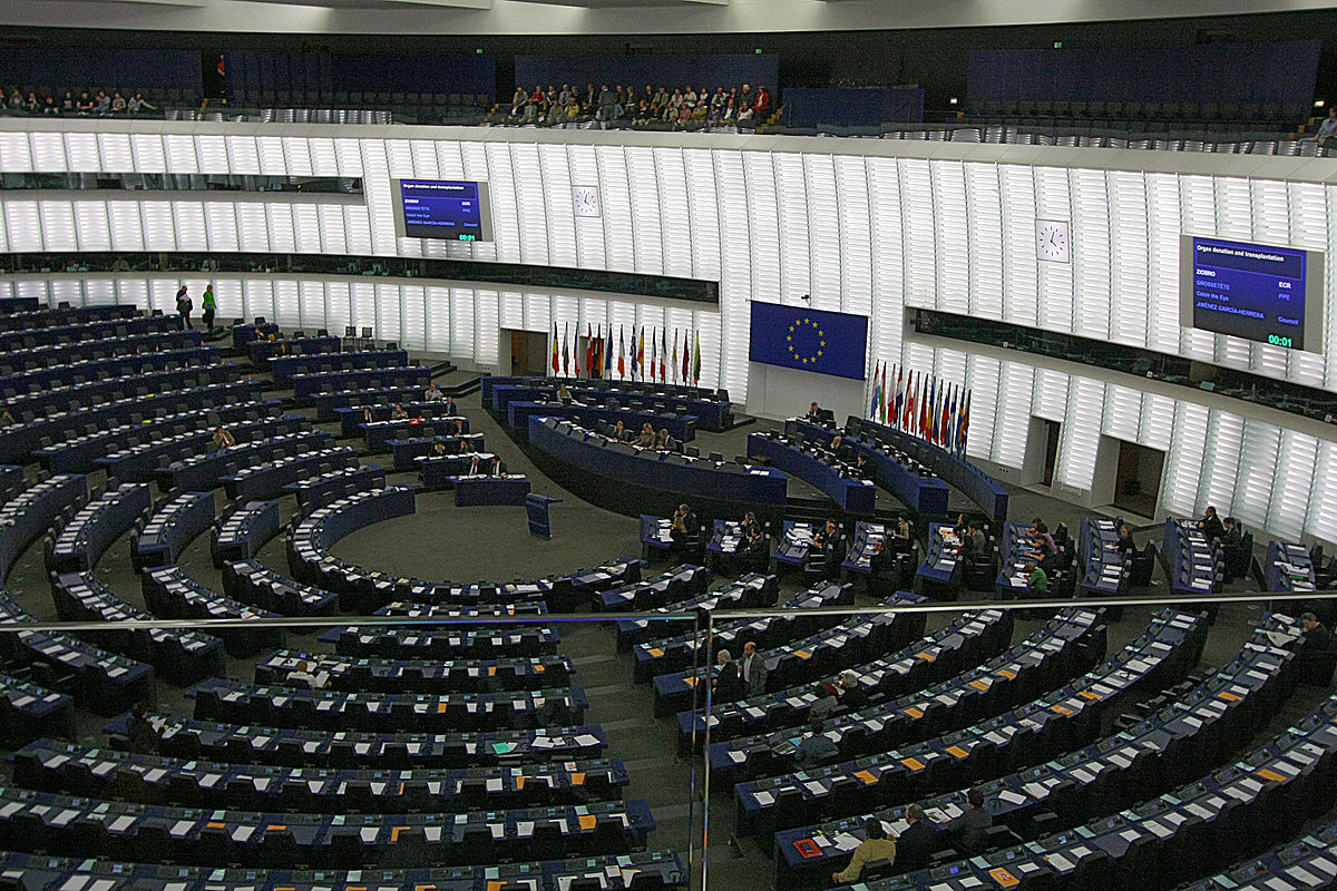 Le Parlement européen tance von der Leyen et Michel