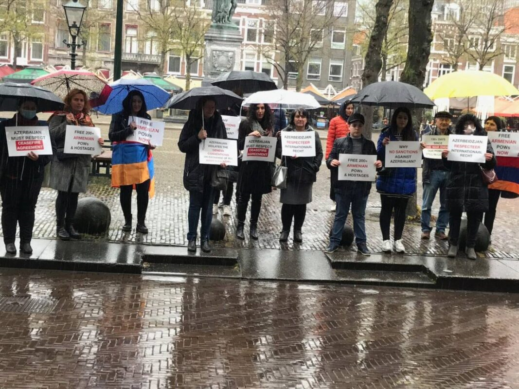 Les Arméniens de La Haye se joignent à une manifestation silencieuse pour demander la libération des prisonniers de guerre