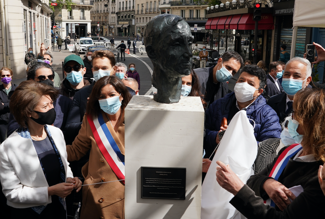 Dévoilement du buste de Charles Aznavour