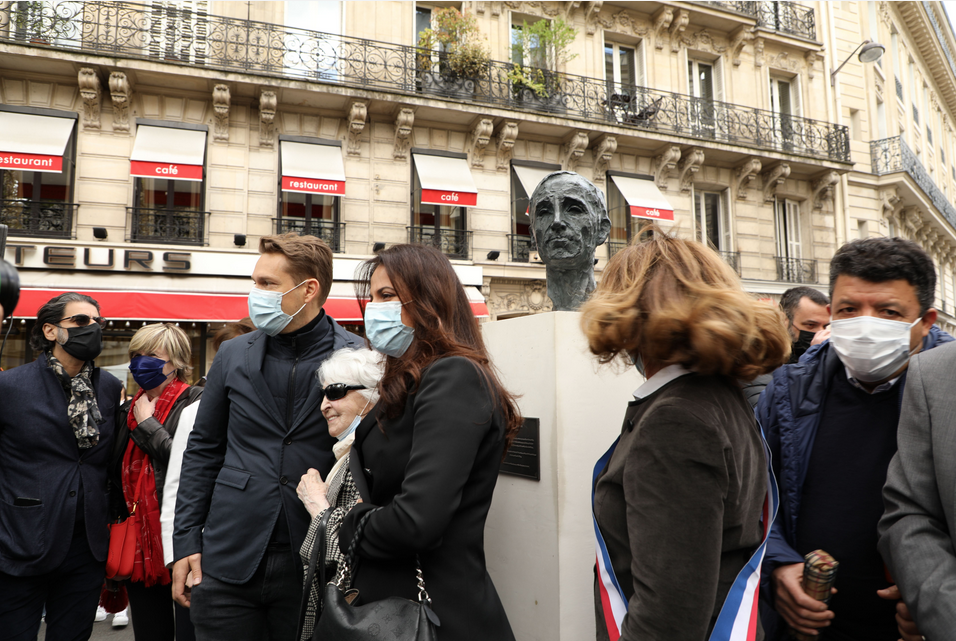 Le buste de Charles Aznavour a été dévoilé à Paris