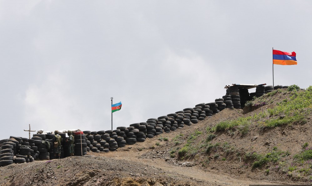 La population des villages arméniens frontaliers de Syunik vit dans la crainte des menaces azéries selon Arman Tatoyan