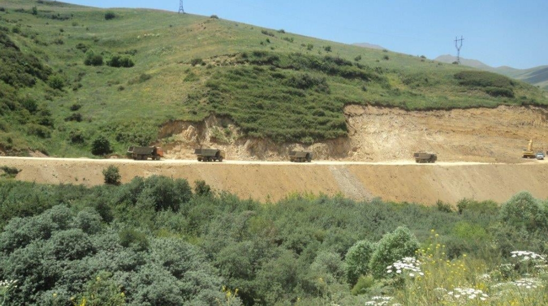 La route reliant les villages de Dastakert, Njdeh et Ygouni dans la région de Syunik est en rénovation