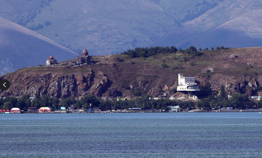 En proie à la sècheresse, l’Arménie ponctionne, et sanctionne, le lac Sevan