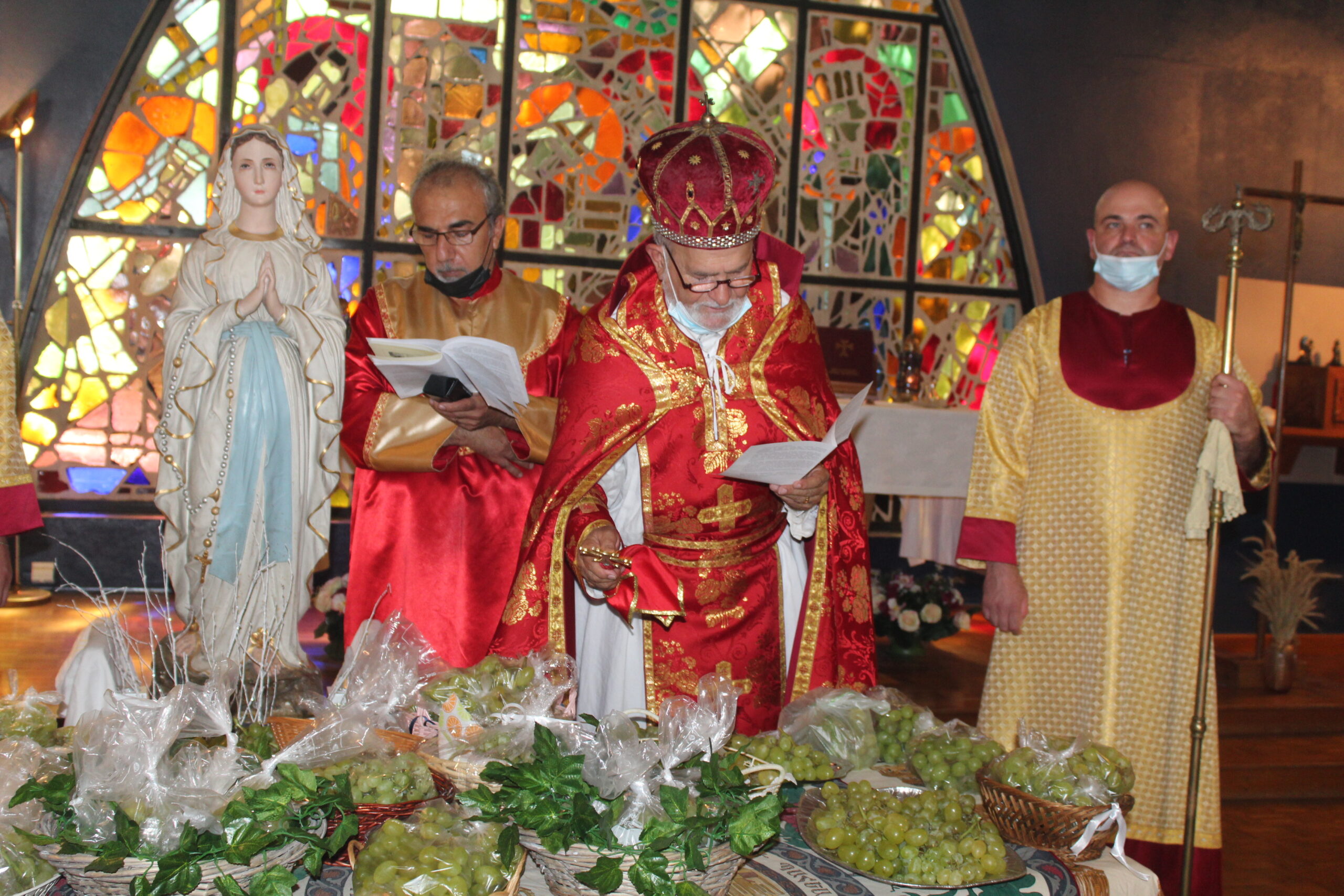 Fête de la Résurrection de la Sainte-Vierge et bénédiction du raisin à l’Eglise catholique arménienne de Valence