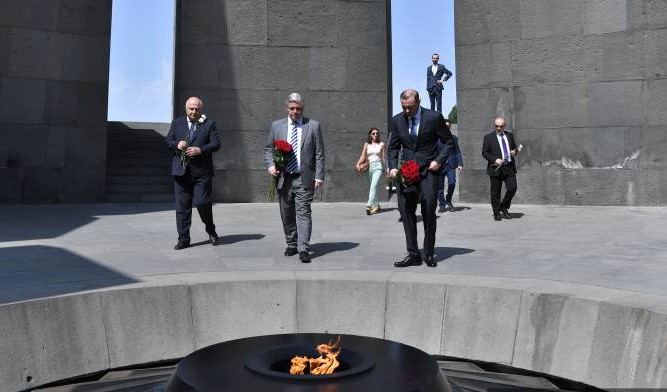 Le ministre des Affaires étrangères de l’Uruguay a rendu hommage aux victimes du génocide arménien au mémorial d’Erevan