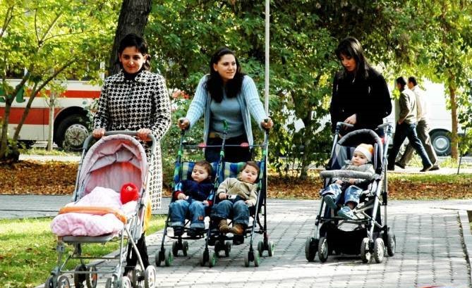 Le gouvernement arménien va davantage encourager le troisième enfant et plus