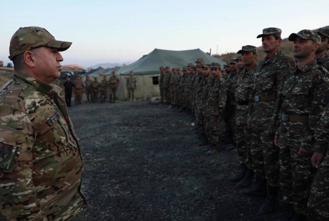 Le ministre de la Défense rend visite aux troupes de réserve alors que les entraînements commencent