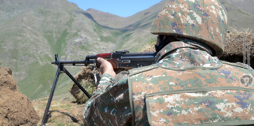 Un soldat Arménien blessé par un tir Azéri près du village de Taghavard (Artsakh) samedi après-midi