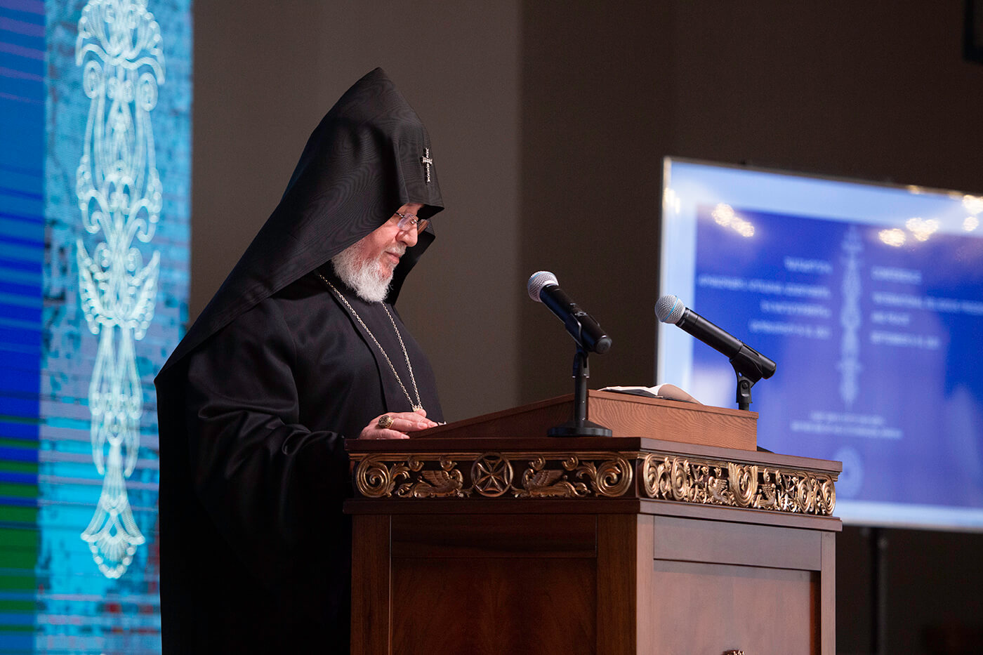 La paix forcée engendre la douleur et la souffrance au lieu du bien affirme le Catholicos Karékine II lors de la conférence internationale « Liberté religieuse internationale et paix »