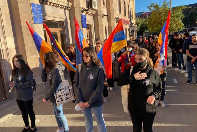 Une marche pour les martyrs de la guerre de 44 jours en Artsakh s’est déroulée aujourd’hui à Gumri la deuxième ville d’Arménie