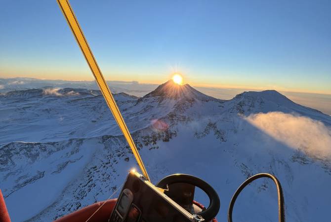 Avant le record du monde le survol en ballon au-dessus des sommets de l’Aragats (4090 m) le point culminant de la République d’Arménie