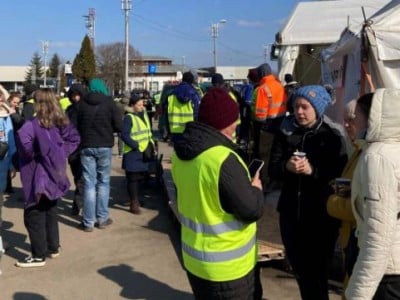 L’Ambassade d’Arménie en Roumanie porte assistance aux Arméniens traversant l’Ukraine vers la Roumanie