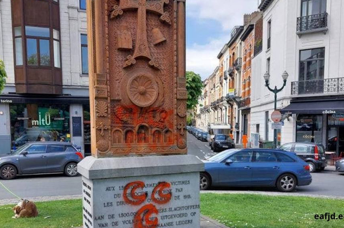 Les Loups gris vandalisent le monument en mémoire du Génocide des Arméniens