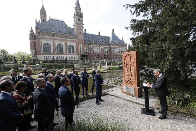 La contribution de l’Arménie à la paix internationale: un khachkar arménien a été installé dans la cour du Palais de la Paix à La Haye