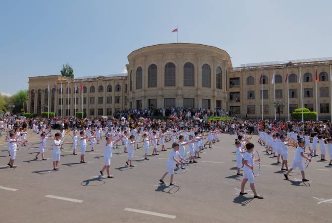 1er juin à Gumri la deuxième ville d’Arménie, manifestations à l’occasion de la Journée des enfants