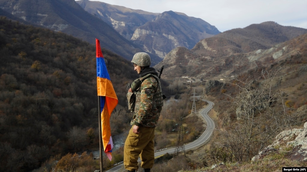 Erevan rassure Bakou sur le retrait des troupes du Haut-Karabagh