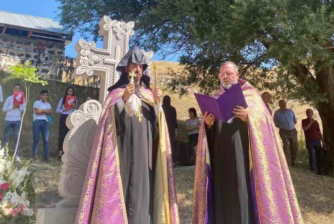 Au village de Ddmashen (Arménie) un khachkar a été érigé et béni à la mémoire des Arméniens morts lors des trois guerres de l’Artsakh