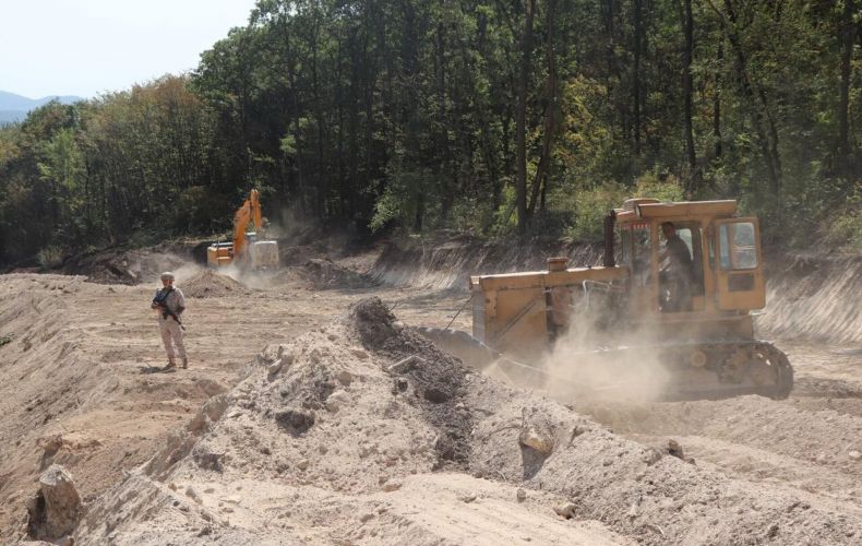 La construction d’une nouvelle route entre Stepanakert et le village de Sarnaghbyur de la région d’Askeran se poursuit