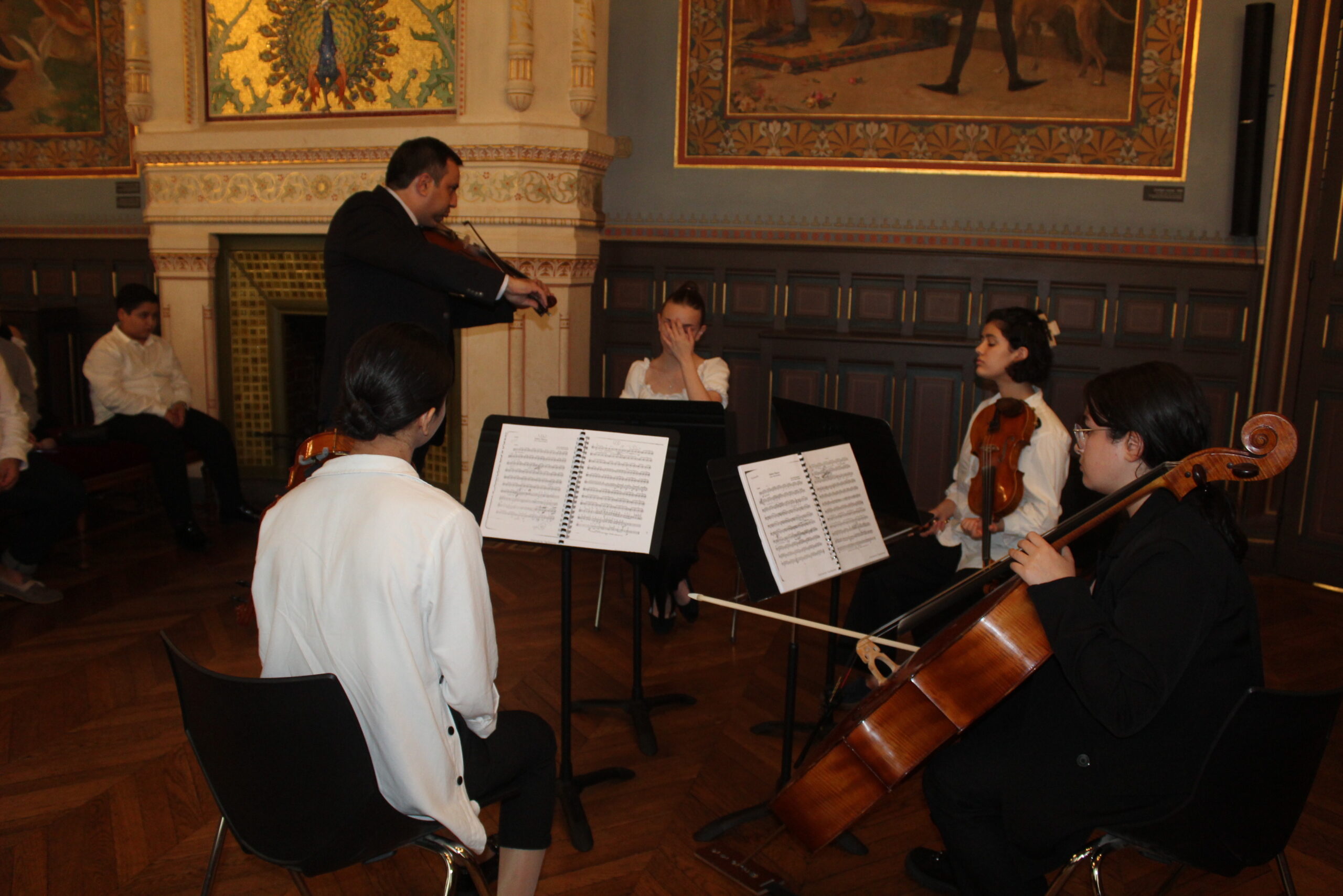 Mini-concert de l’orchestre du Conservatoire Tchaïkovsky d’Erévan à l’Hôtel de Ville de Valence