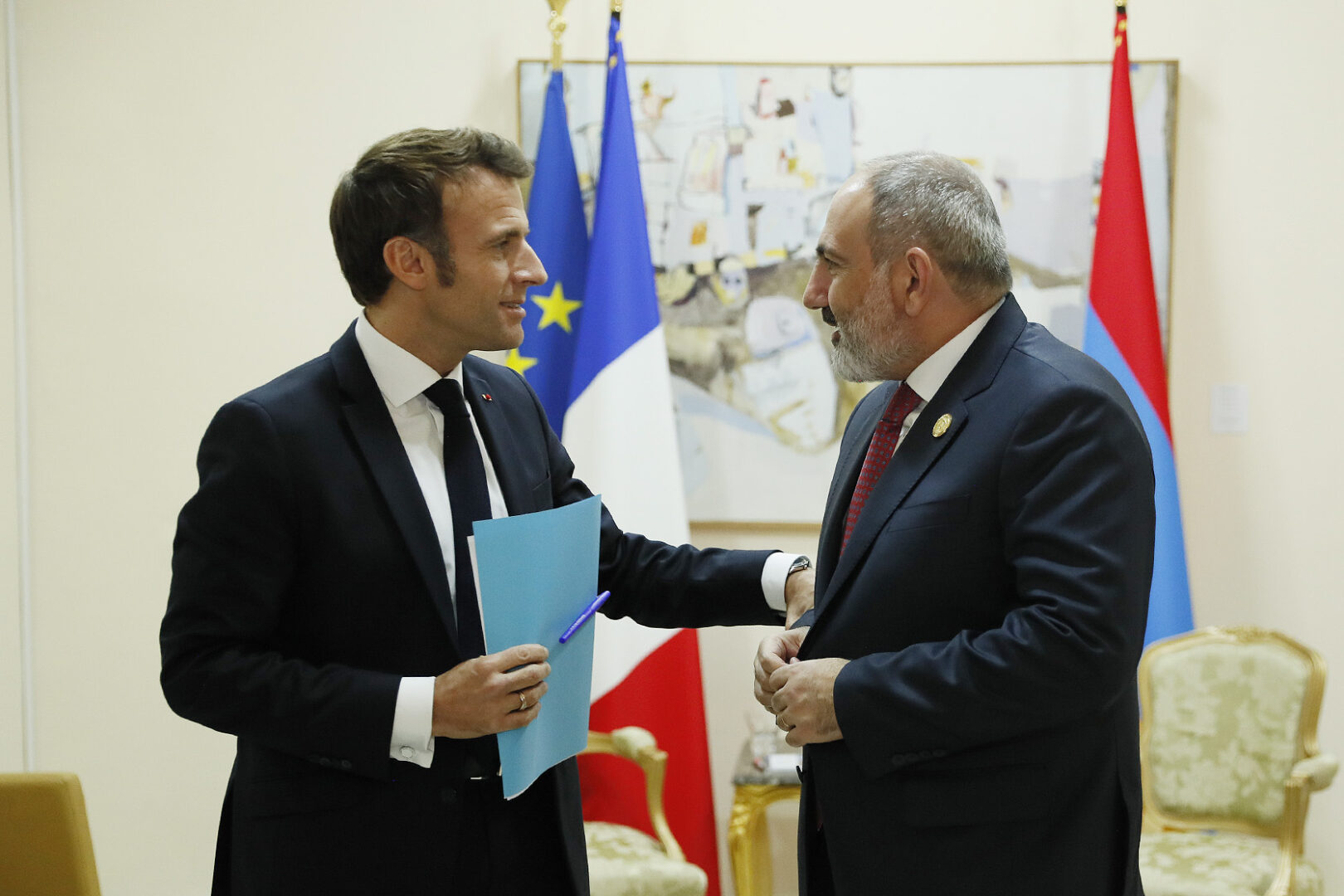 Au sommet de la Francophonie à Djerba, le Premier ministre arménien et le président français ont souligné la mise en œuvre de mesures en faveur de la sécurité dans le Caucase du Sud