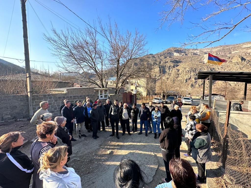 Gnel Sanosyan a visité les villages de Shurnukh, Dazhravan et Vorotan dans la région de Syunik et a écouté les problèmes qui préoccupent les habitants.