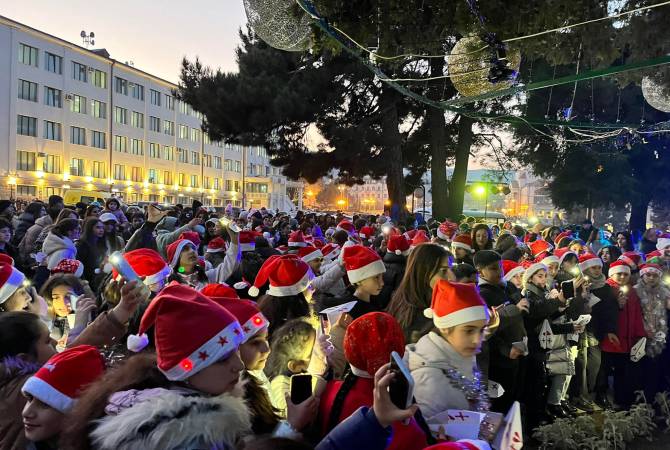 La cérémonie d’illumination de l’arbre de Noël a été organisée pour les enfants assiégés de l’Artsakh dans le parc Chahoumian de Stepanakert