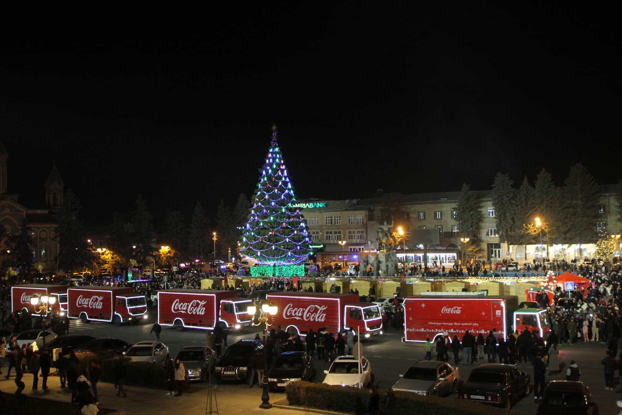 Les lumières du sapin de Noël géant de Gumri furent allumées