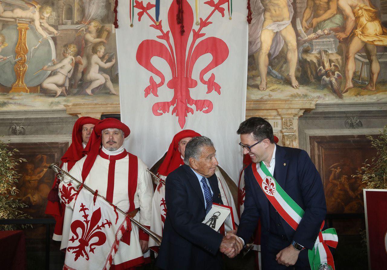 Remise des clés de la ville de Florence à l’arméno-argentin Eduardo Ernekian en l’honneur de ses activités entrepreneuriales et humanitaires